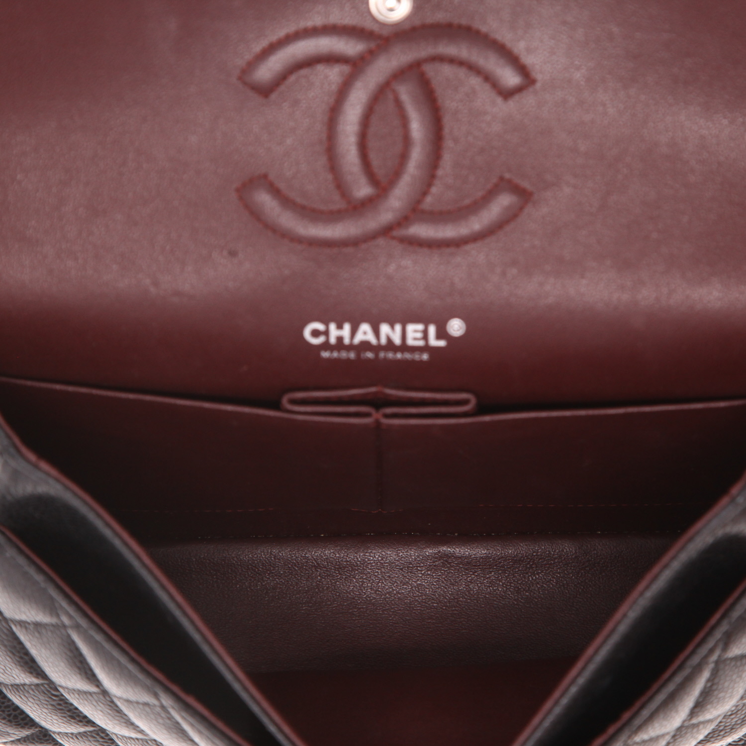 Bolso de mano Chanel  Timeless Classic en cuero acolchado negro - Detail D3