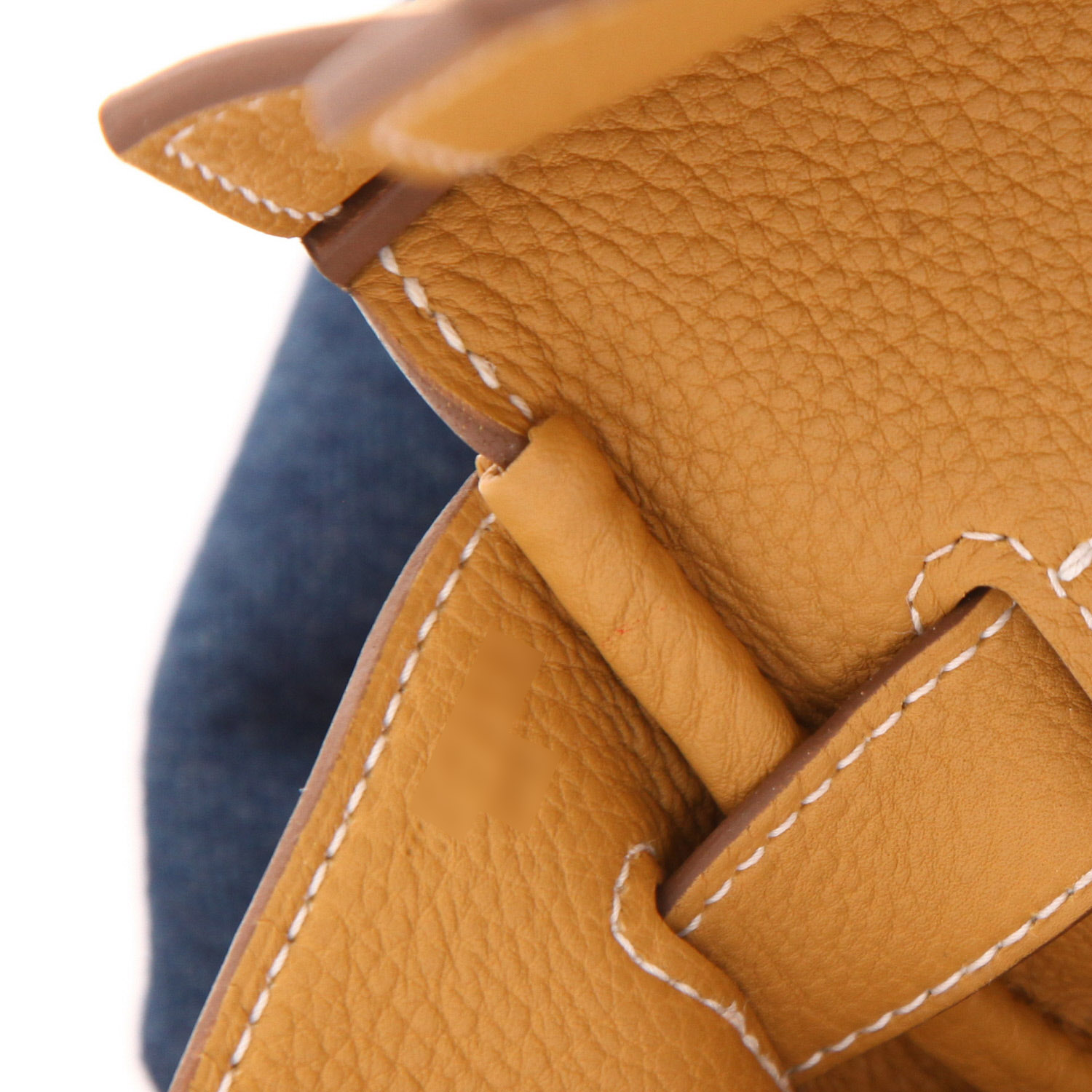 Sac de week end Hermès  Haut à Courroies en denim bleu et cuir togo Sésame - Detail D4