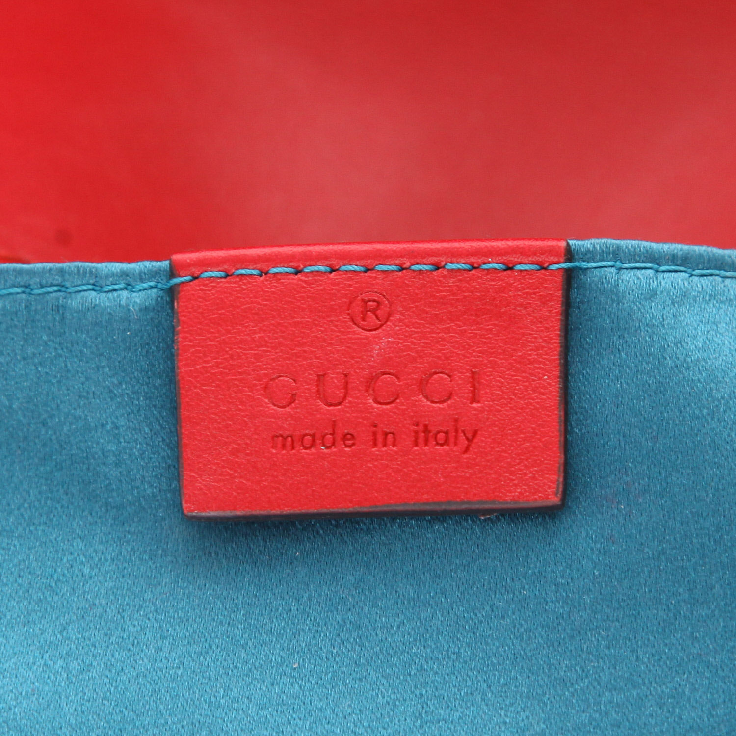 Sac bandoulière Gucci  GG Marmont en velours rouge - Detail D2