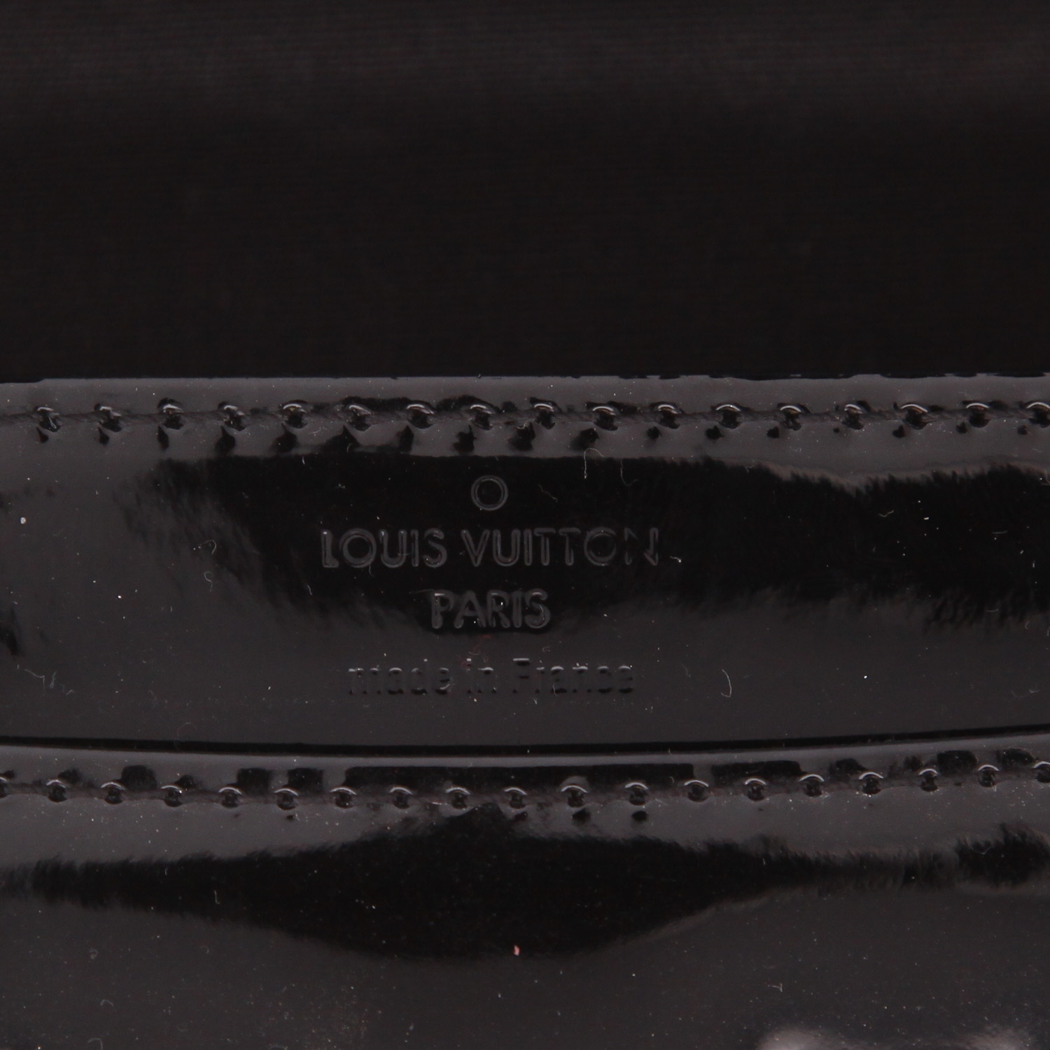 Bolso bandolera Louis Vuitton Louise en charol negro - Detail D2