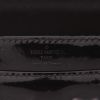 Louis Vuitton  Louise shoulder bag  in black patent leather - Detail D2 thumbnail