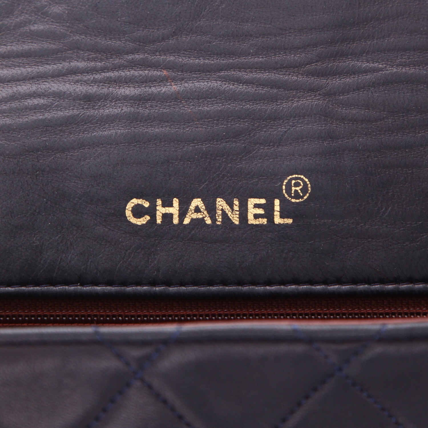 Bolso bandolera Chanel  Diana en cuero acolchado azul marino - Detail D2