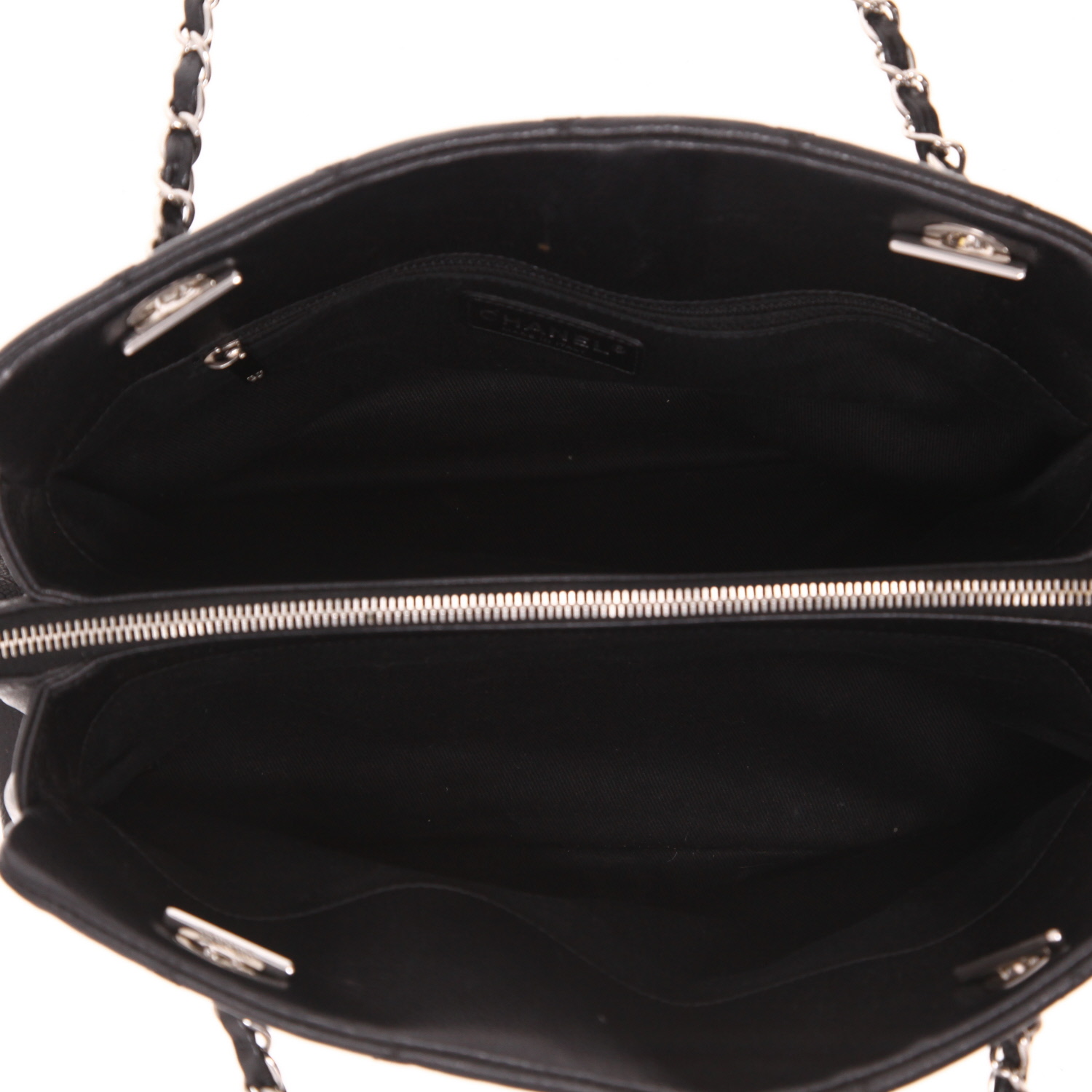 Chanel  Shopping GST shopping bag  in black quilted grained leather - Detail D3