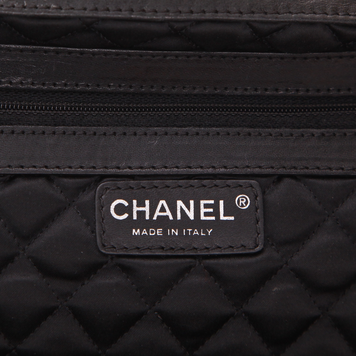 Chanel   handbag  in black glittering leather - Detail D2