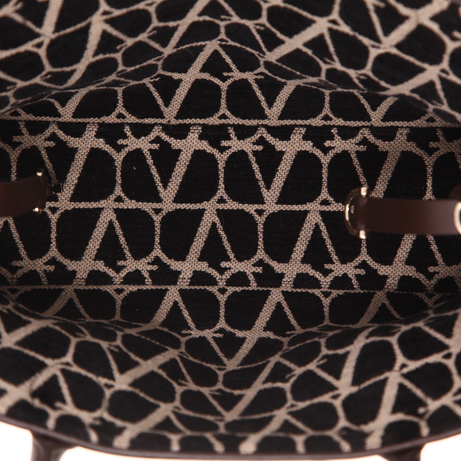 Borsa Valentino Garavani   in tela siglata beige e marrone e pelle marrone - Detail D3