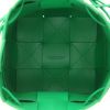 Sac à main Bottega Veneta   en cuir intrecciato vert - Detail D3 thumbnail