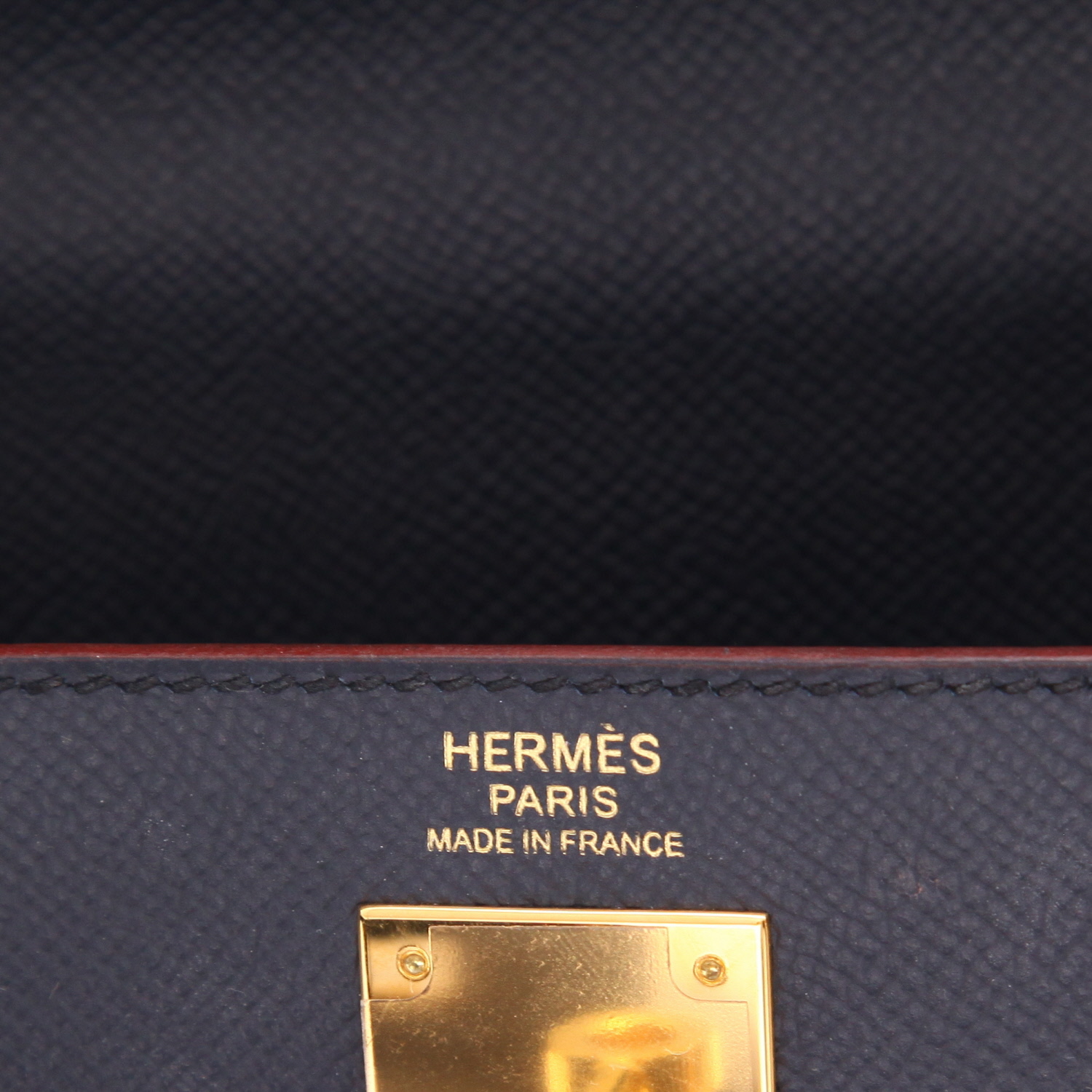 Bolso de mano Hermès  Kelly 32 cm en cuero epsom azul marino - Detail D2