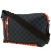 Borsa a tracolla Louis Vuitton   in tela a scacchi grigia e pelle nera - 00pp thumbnail