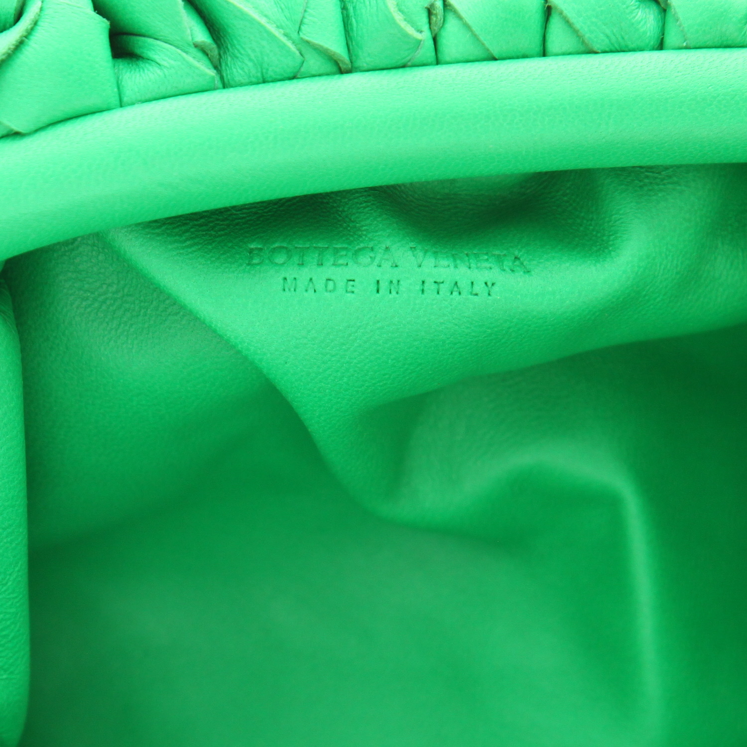 Borsa a tracolla Bottega Veneta  Pouch mini  in pelle intrecciata verde - Detail D2