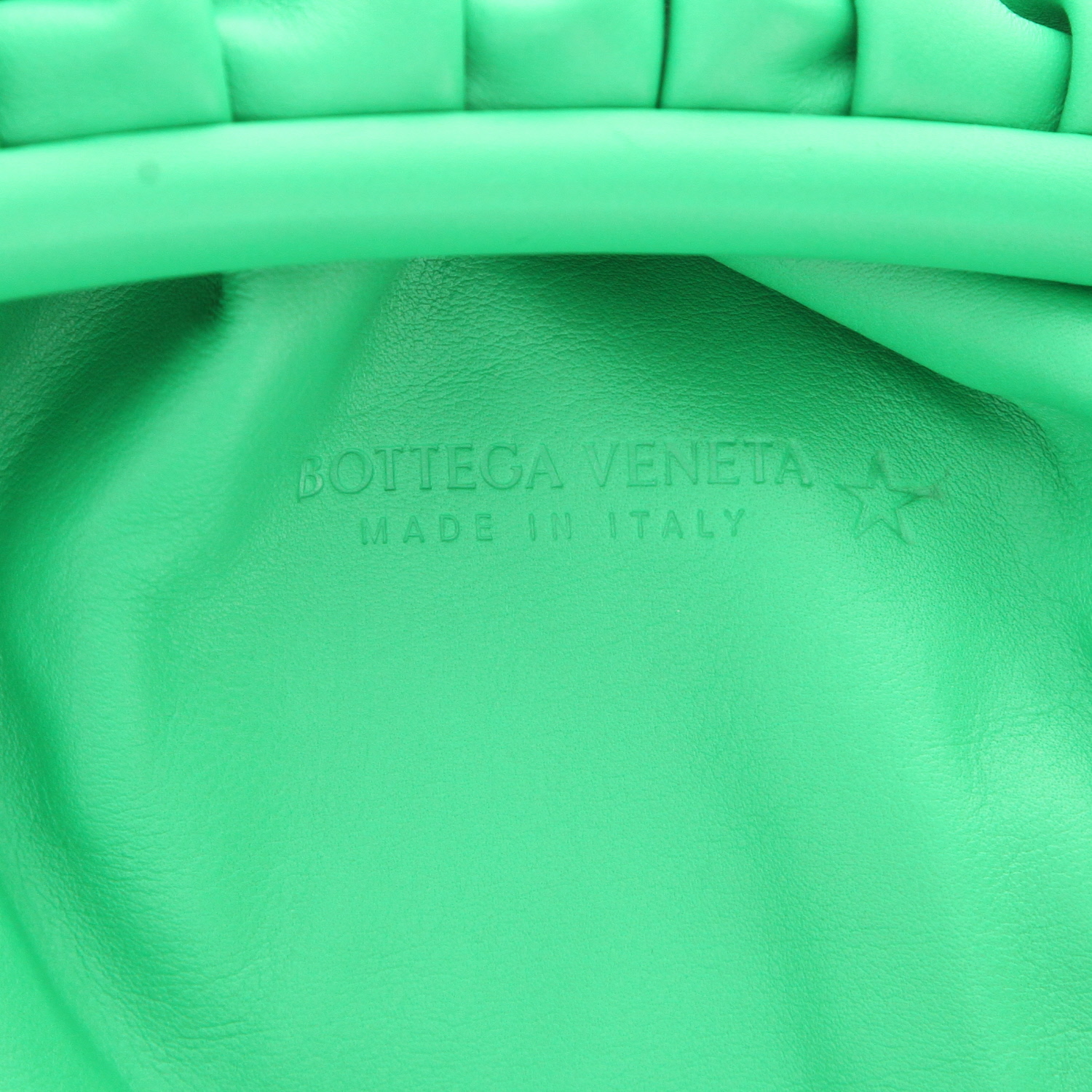 Bolsito de mano Bottega Veneta  Pouch en cuero verde - Detail D2