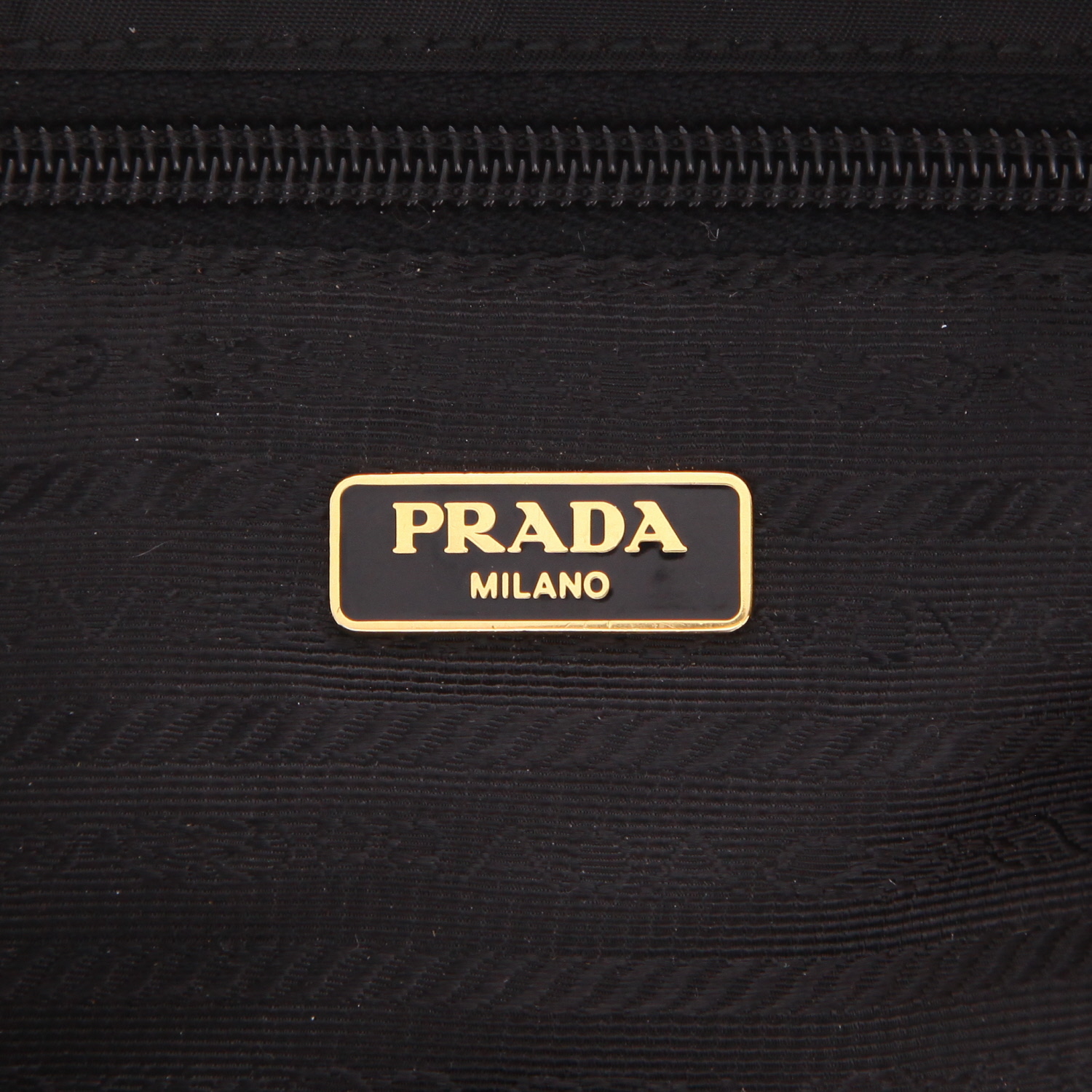 Bolso de mano Prada  Nylon en lona acolchada negra - Detail D2