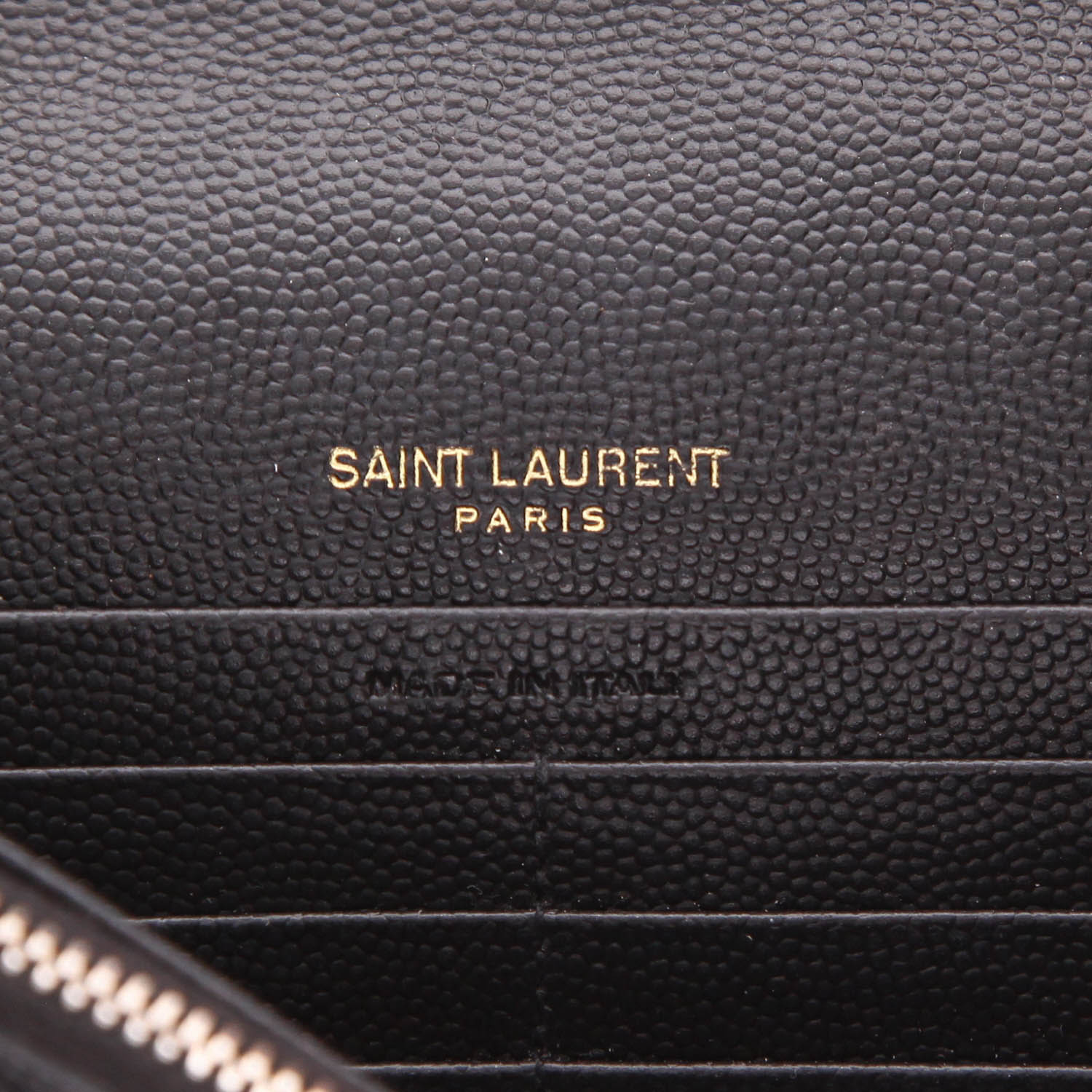 Bolso bandolera Saint Laurent  Cassandre en cuero granulado negro - Detail D2