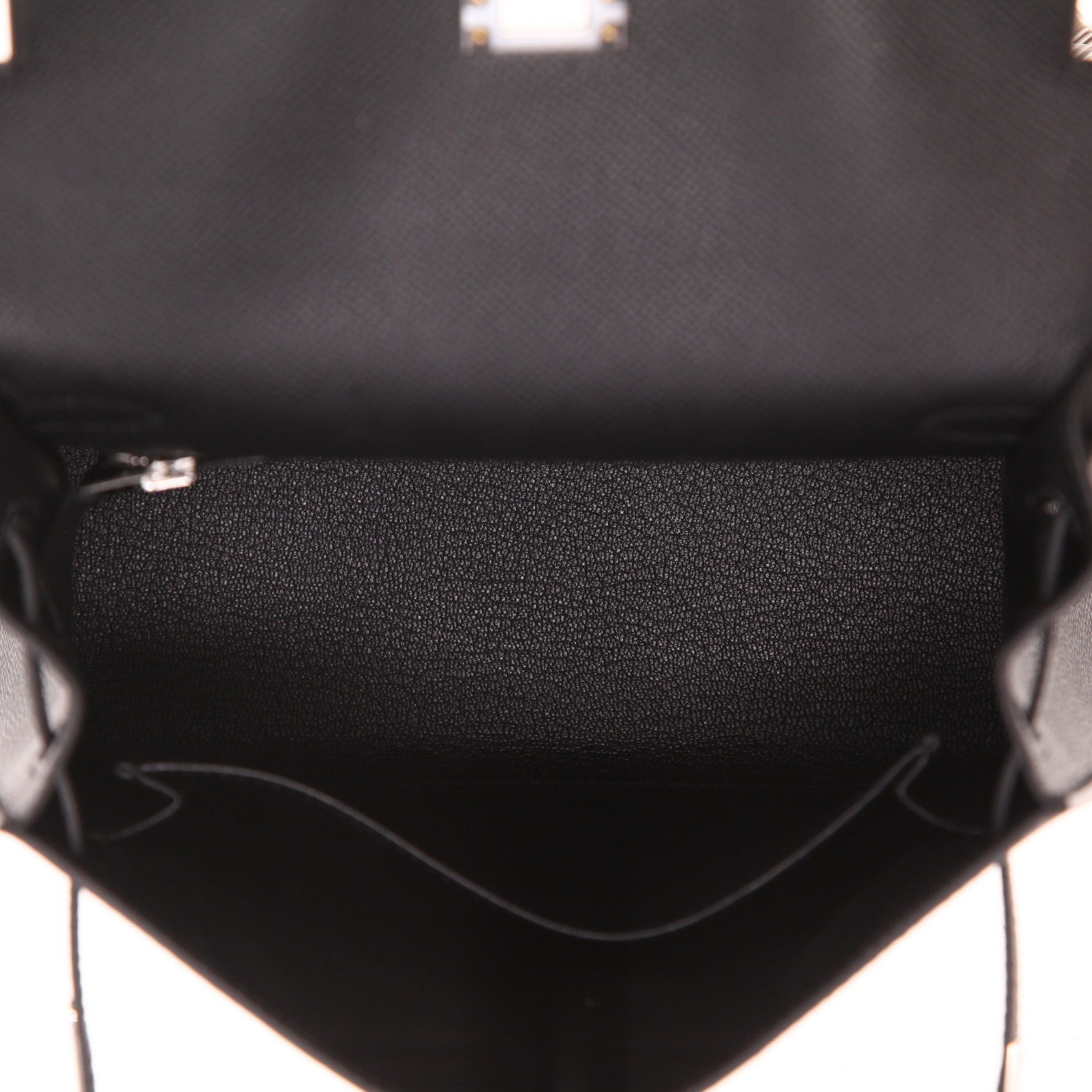 Bolso de mano Hermès  Kelly 25 cm en cuero epsom negro - Detail D3