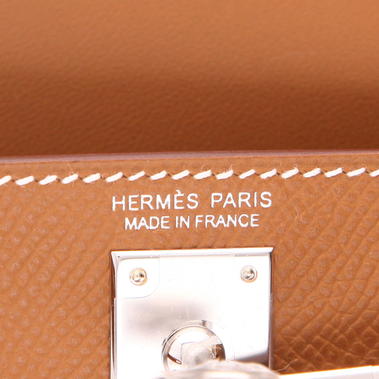 Hermès  Kelly 20 cm shoulder bag  in gold epsom leather - Detail D2