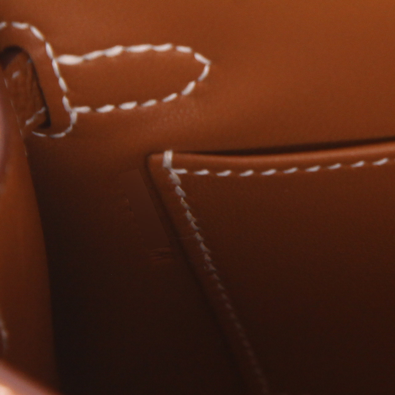 Bolso bandolera Hermès  Kelly 20 cm en cuero epsom color oro - Detail D4