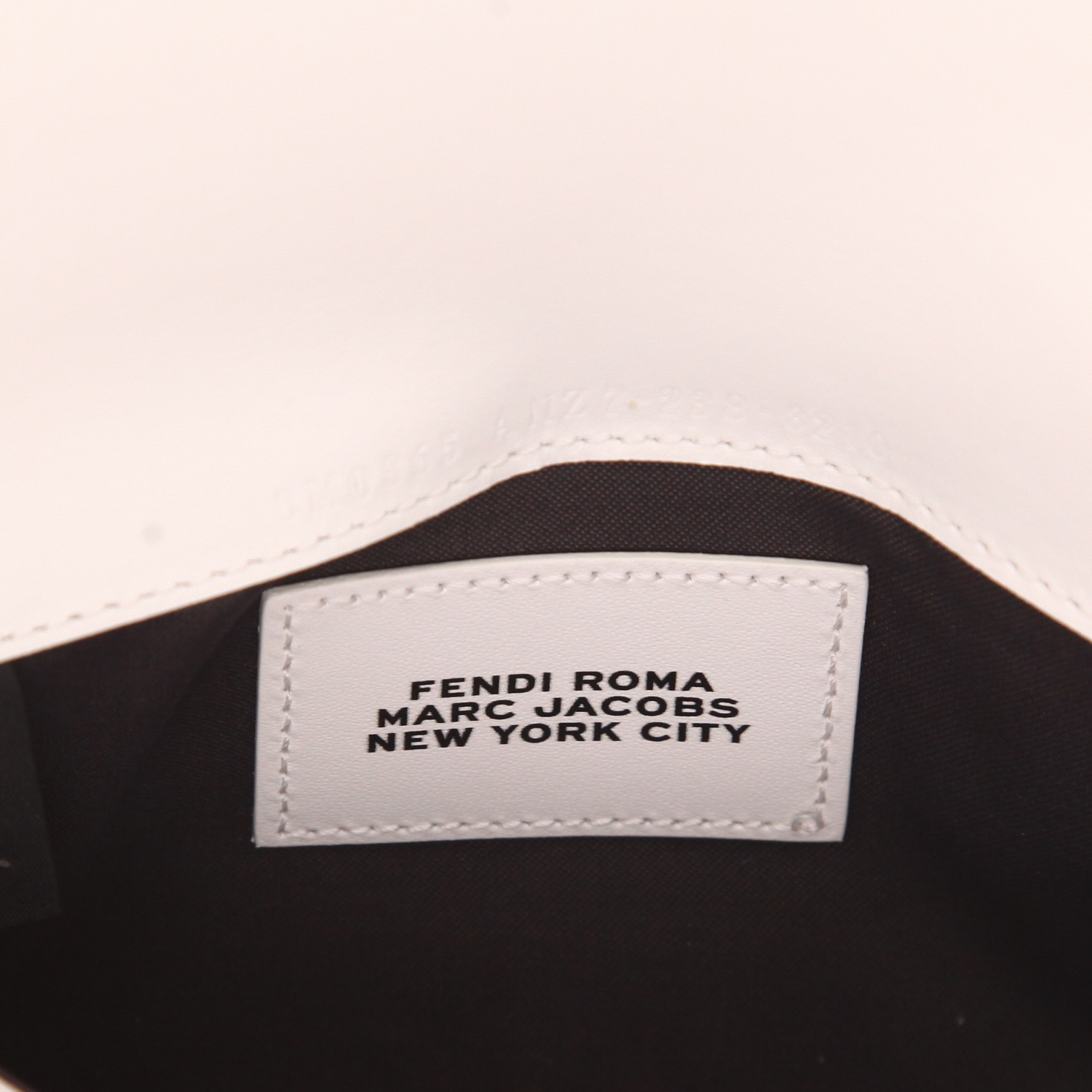 Bolso bandolera Fendi X Marc Jacobs  en cuero blanco y amarillo - Detail D2