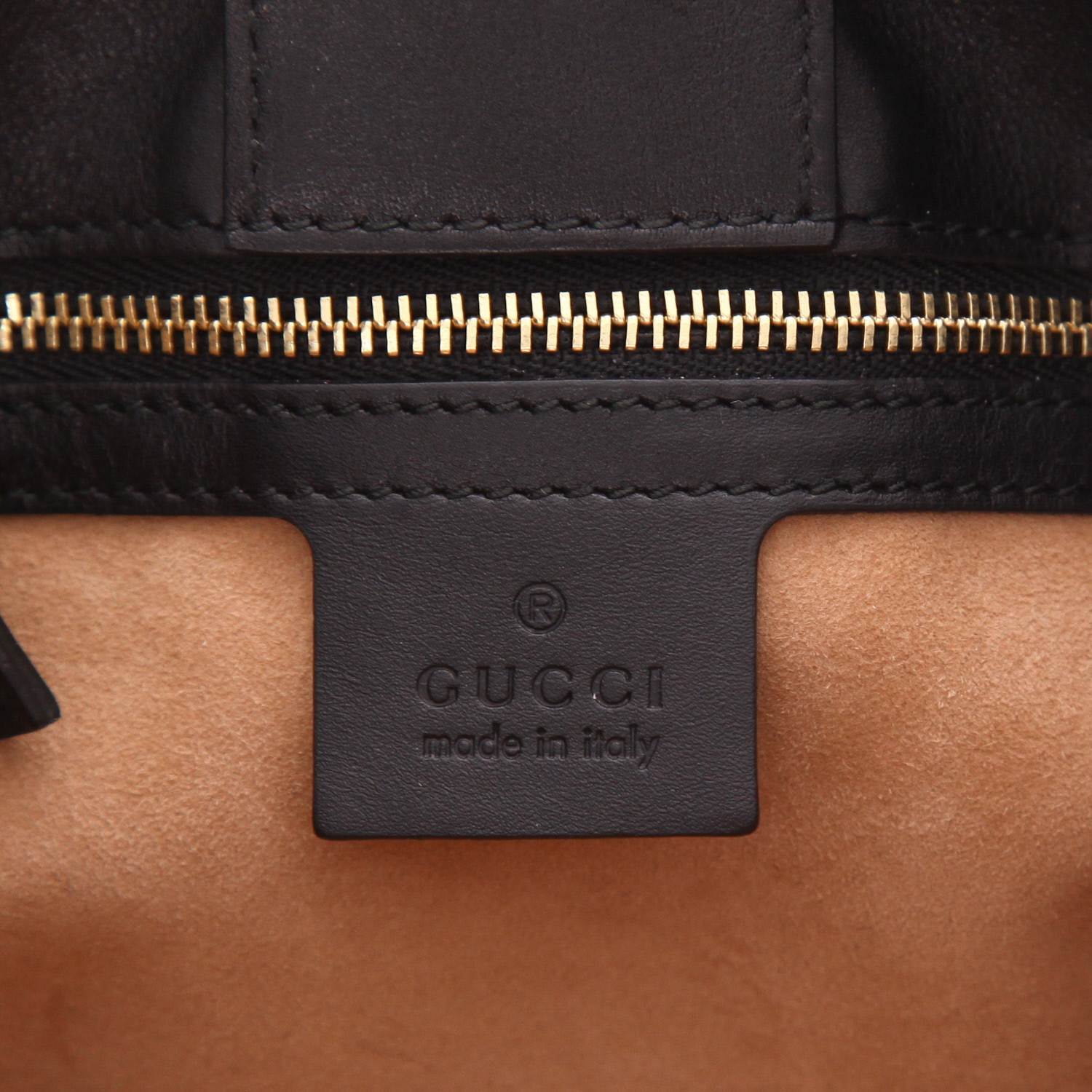 Gucci  Sylvie shoulder bag  in black leather - Detail D2