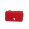 Sac bandoulière Chanel  Mini Timeless en cuir matelassé rouge - 360 thumbnail
