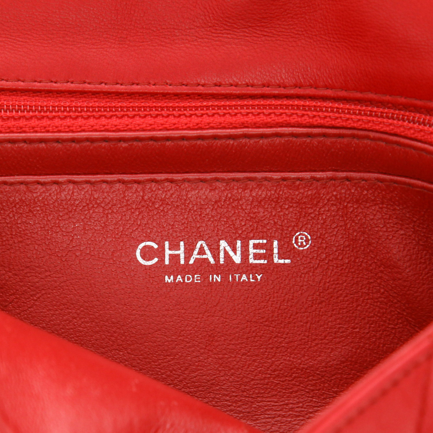 Sac bandoulière Chanel  Timeless Mini en cuir matelassé rouge - Detail D2