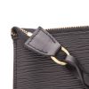 Pochette Louis Vuitton  Pochette accessoires en cuir épi noir - Detail D2 thumbnail