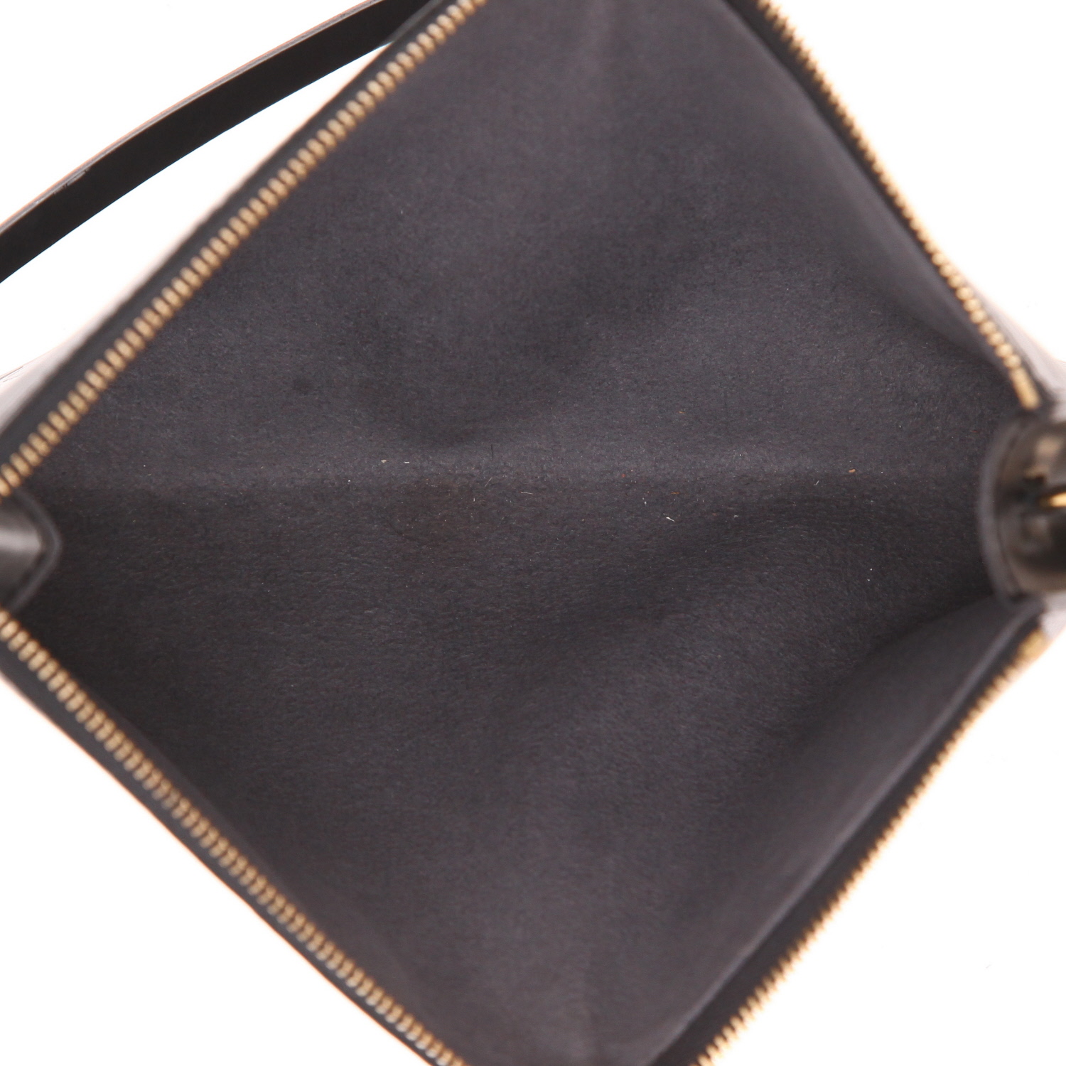 Bolsito de mano Louis Vuitton  Pochette accessoires en cuero Epi negro - Detail D3