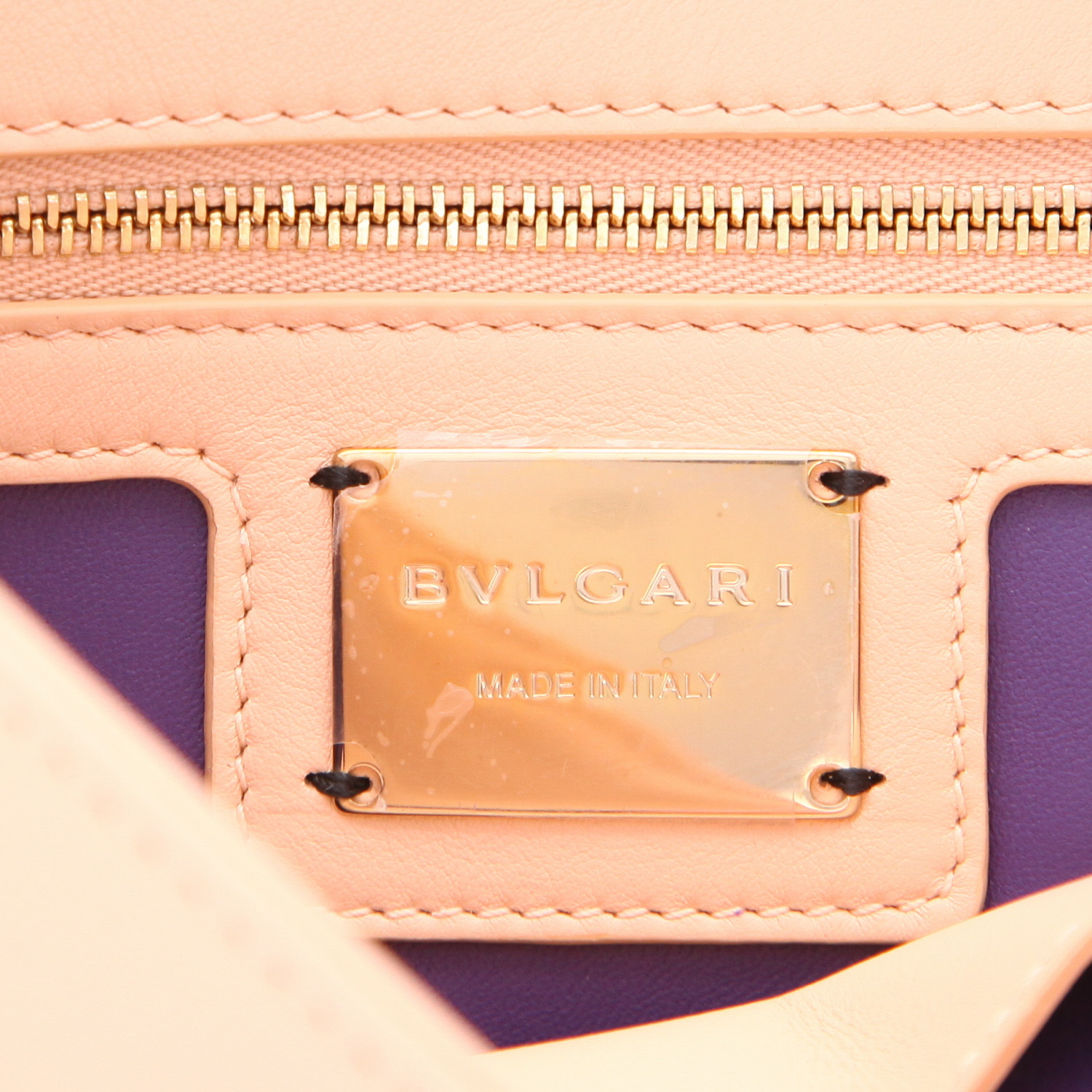 Bolso bandolera Bulgari  Serpenti en cuero acolchado rosa - Detail D2