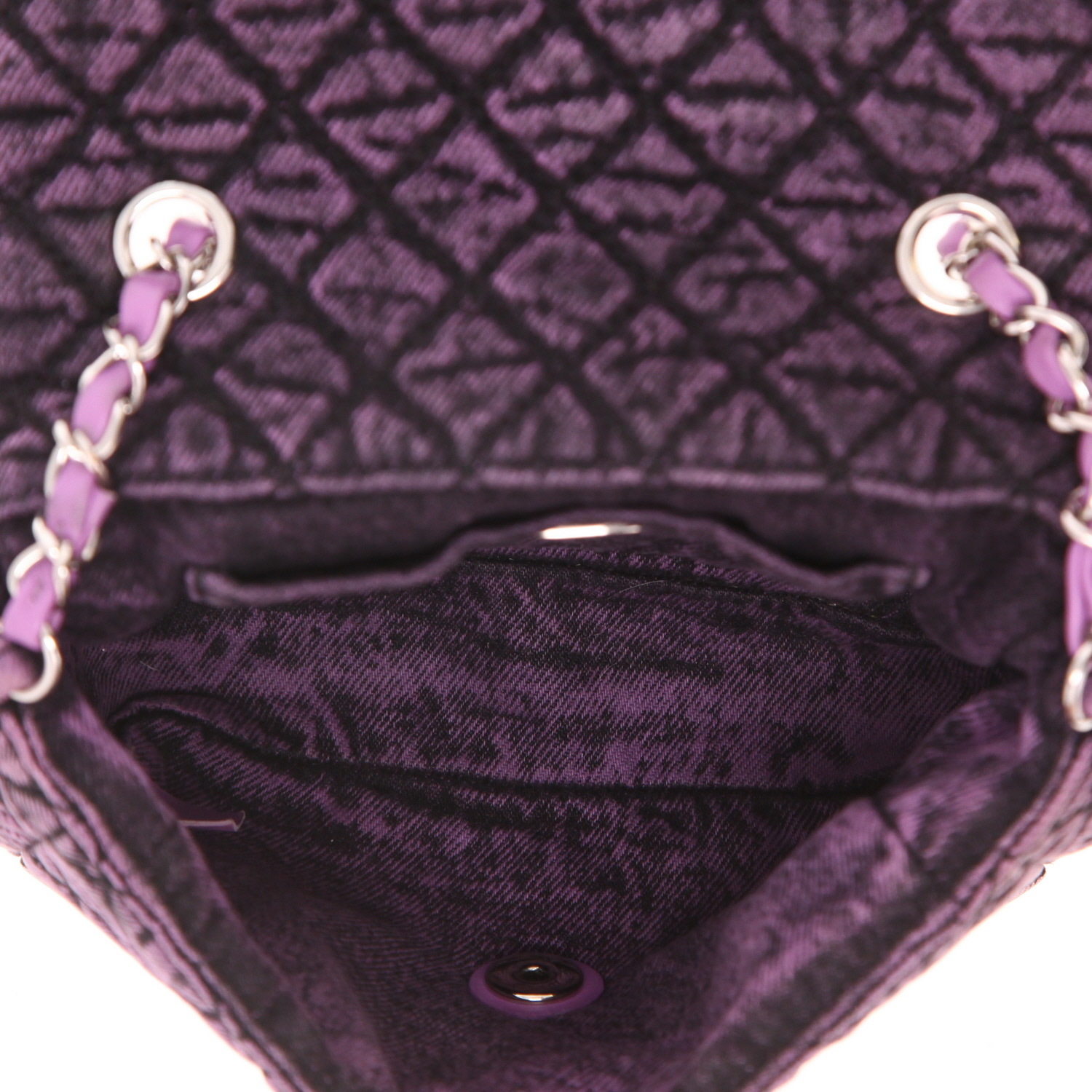 Sac bandoulière Chanel   en toile denim rose et noire - Detail D3