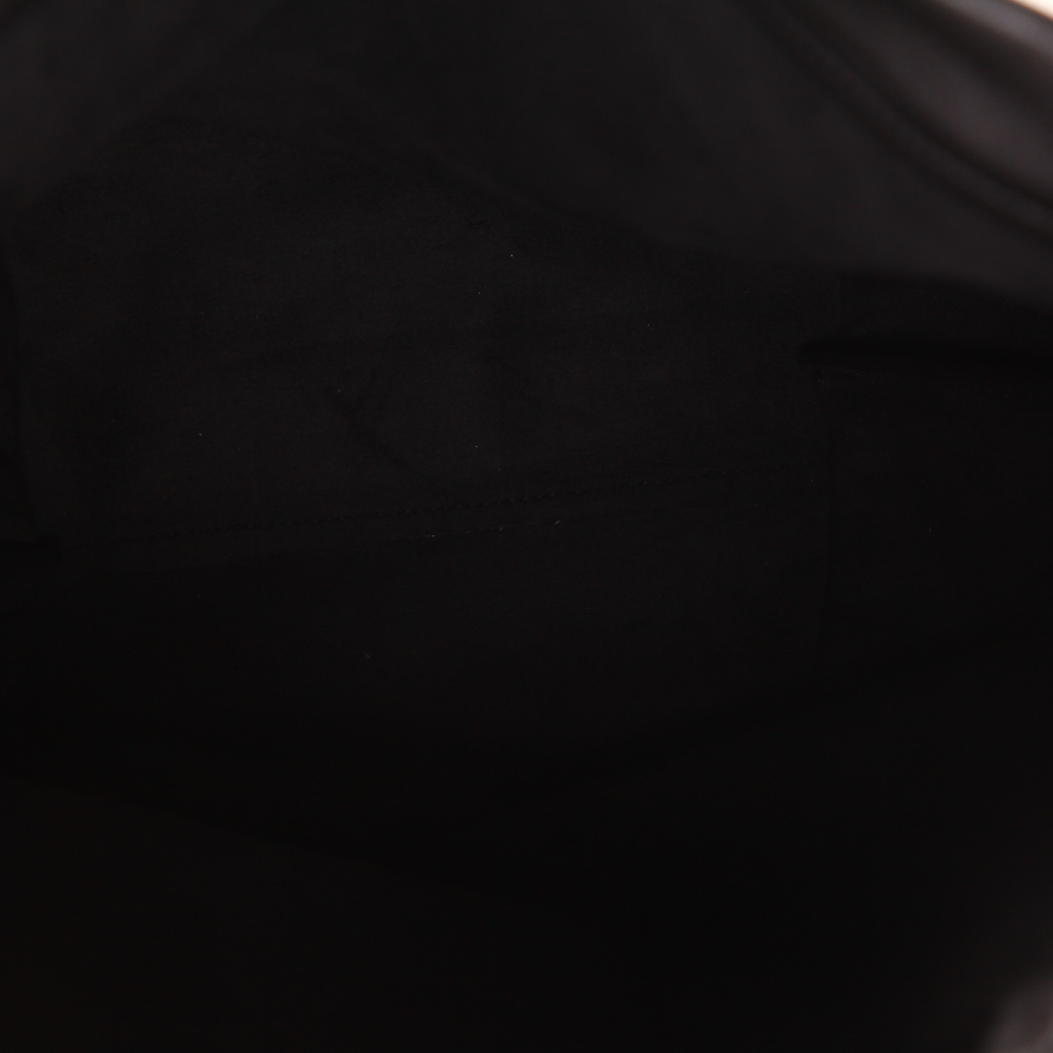 Bolso de mano Saint Laurent  Teddy Pochon en cuero negro - Detail D3