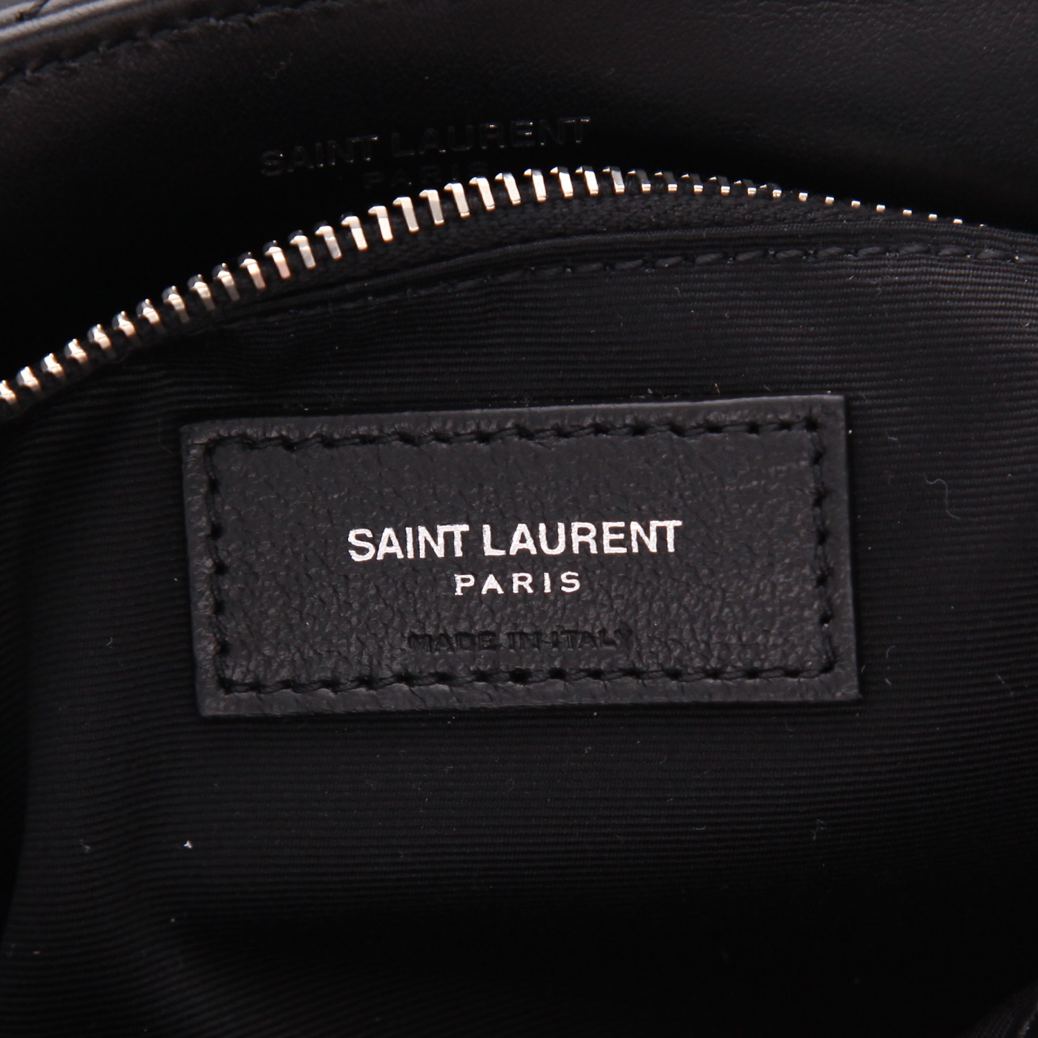 Bolso bandolera Saint Laurent  Loulou modelo mediano  en cuero acolchado con motivos de espigas negro - Detail D2