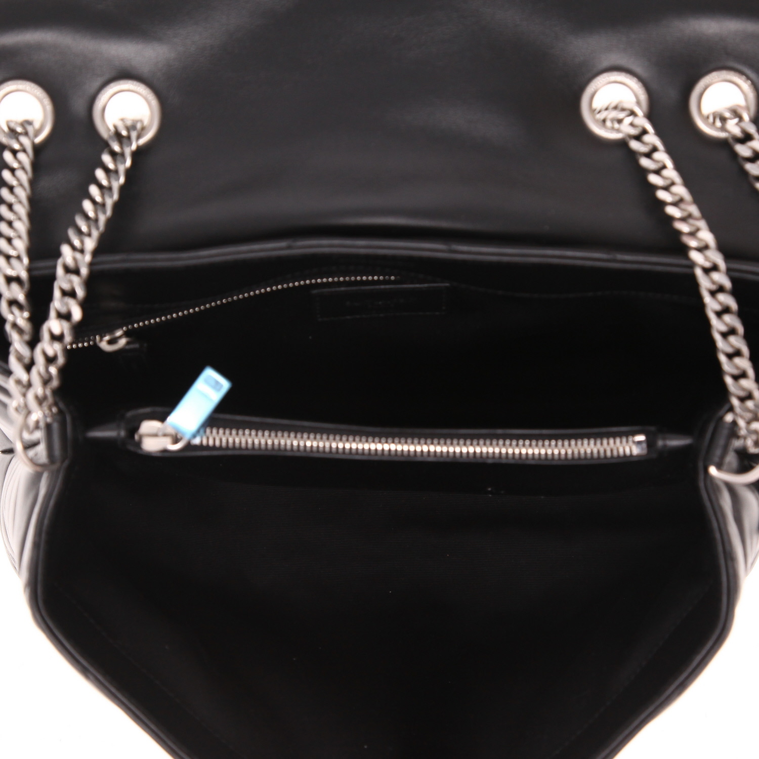 Bolso bandolera Saint Laurent  Loulou modelo mediano  en cuero acolchado con motivos de espigas negro - Detail D3