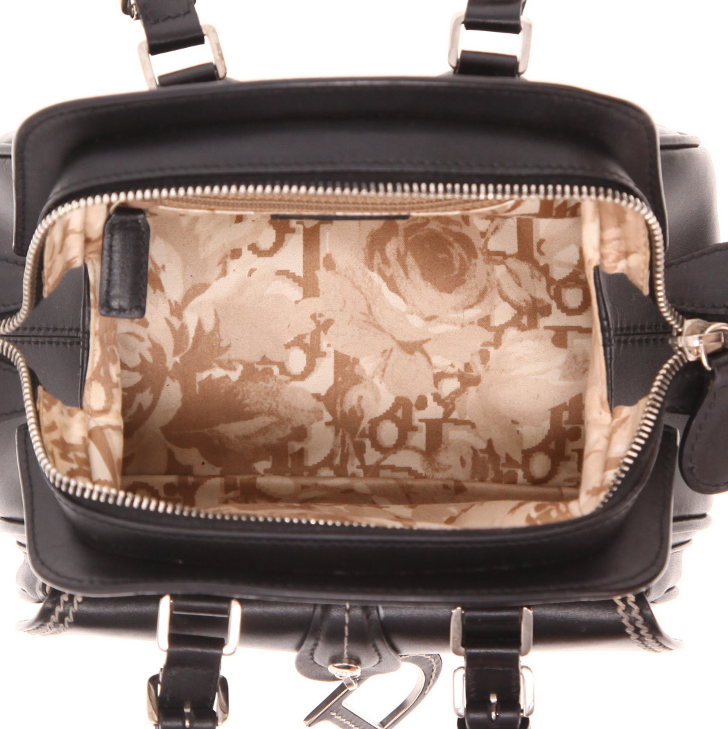 Bolso de mano Dior  Détective modelo pequeño  en cuero negro - Detail D3