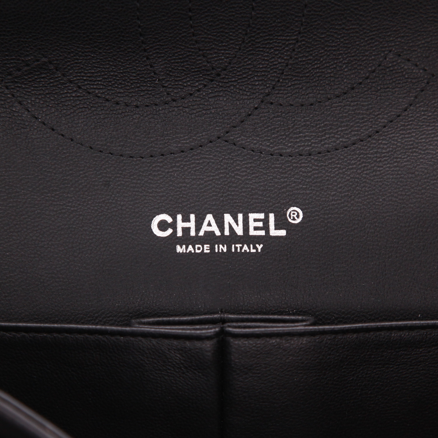 Sac bandoulière Chanel  Timeless Jumbo en cuir matelassé noir - Detail D2