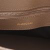Sac bandoulière Balenciaga  Ville Top Handle en cuir grainé taupe - Detail D2 thumbnail