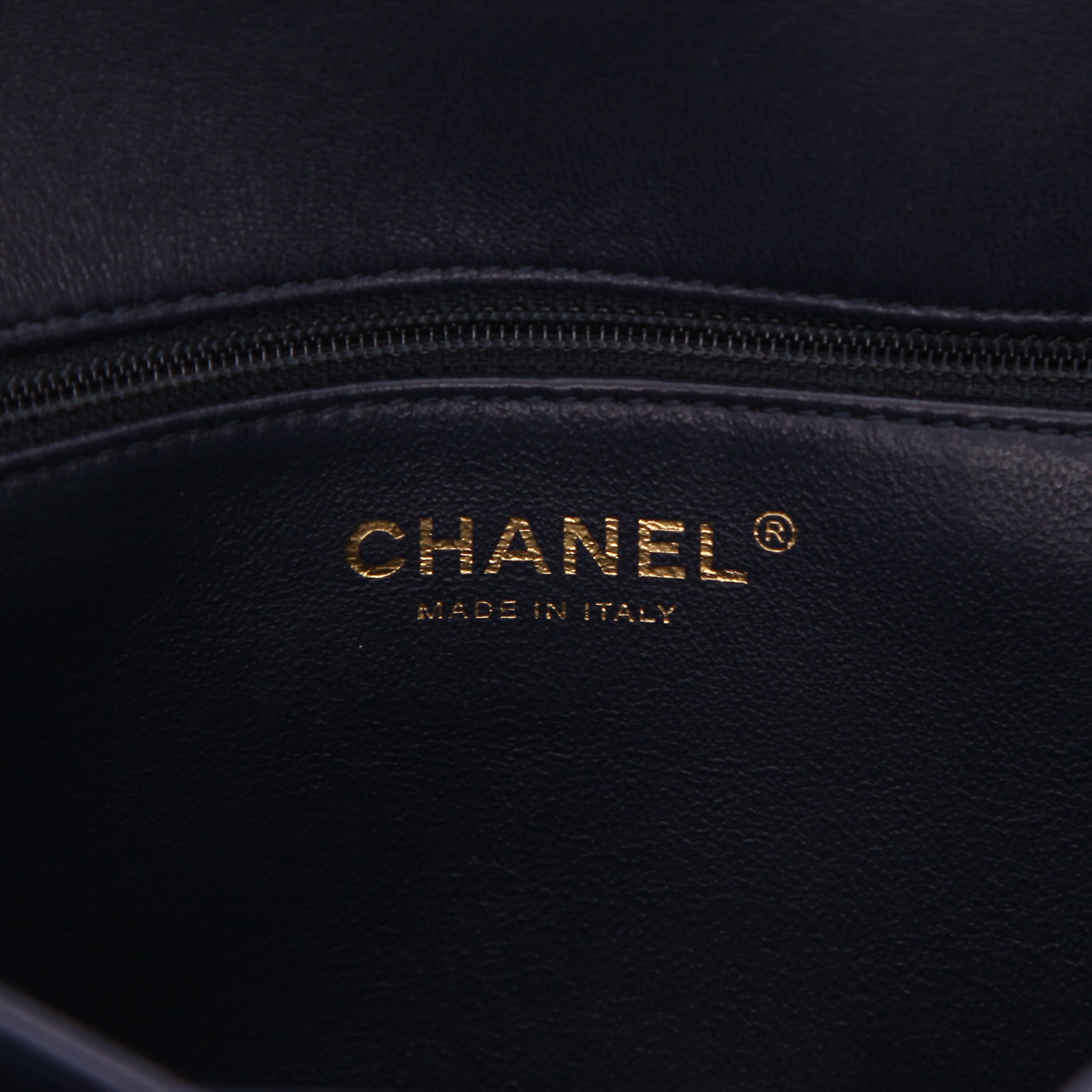 Sac à main Chanel  Trendy CC en cuir matelassé bleu-marine - Detail D2