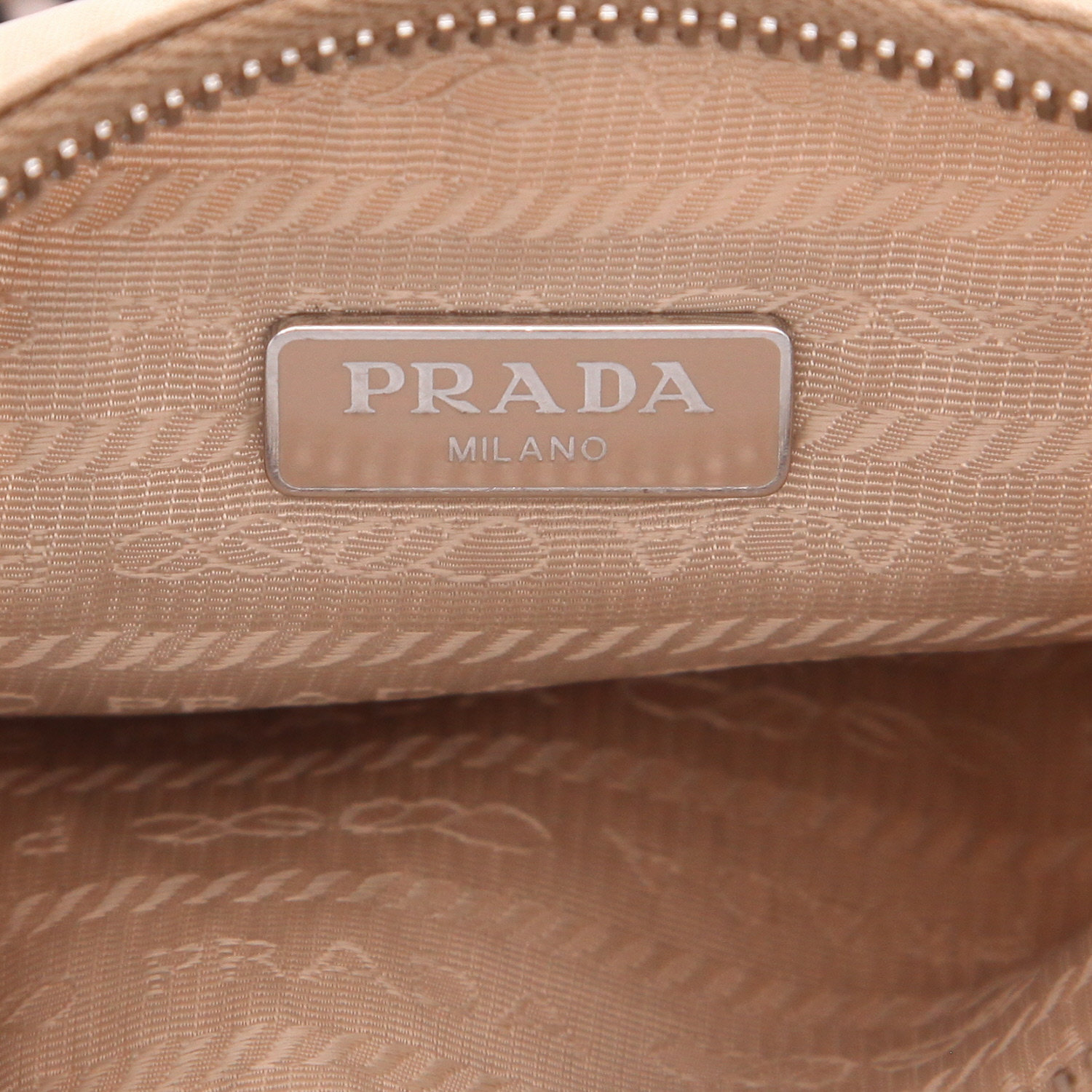 Prada  Re-Edition 2005 handbag  in beige canvas - Detail D2