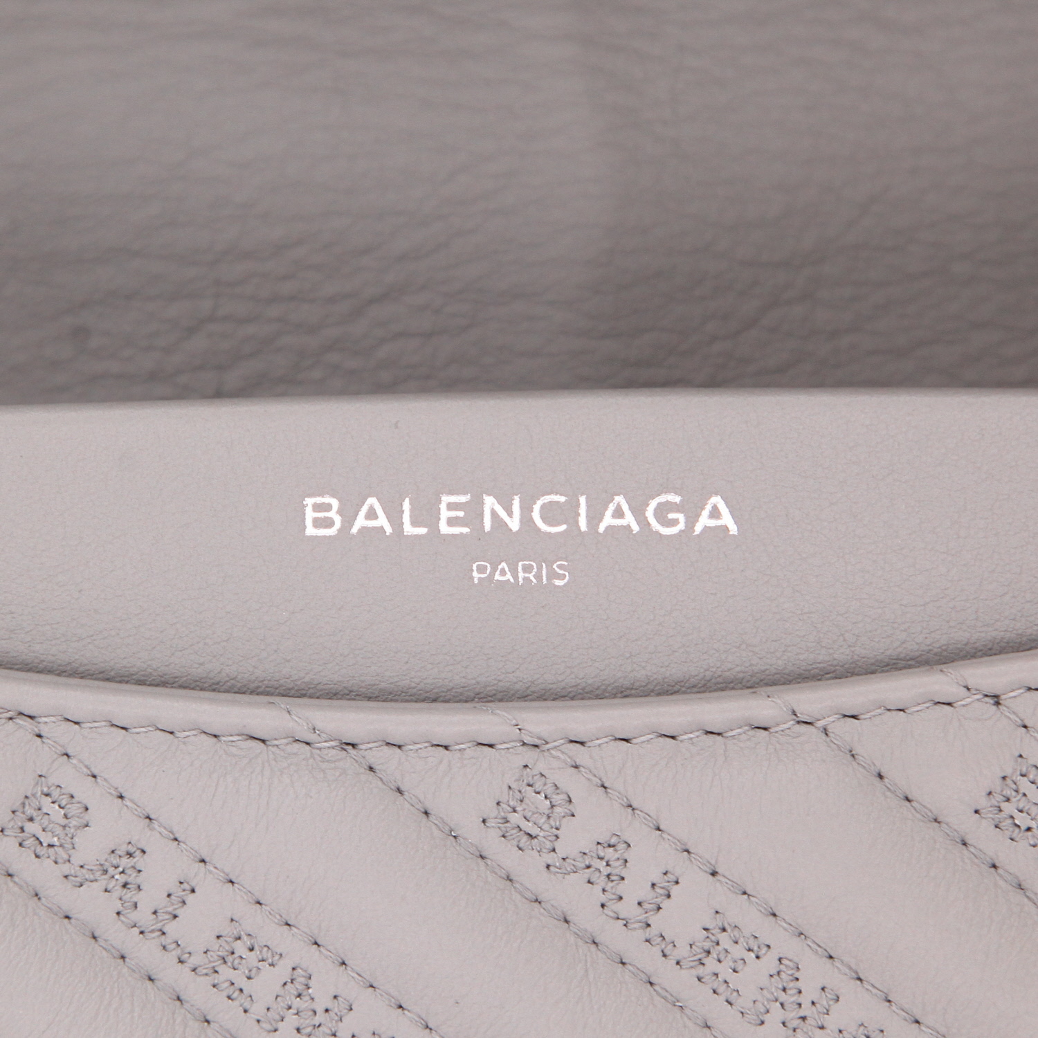 Balenciaga  BB Chain shoulder bag  in grey leather - Detail D2