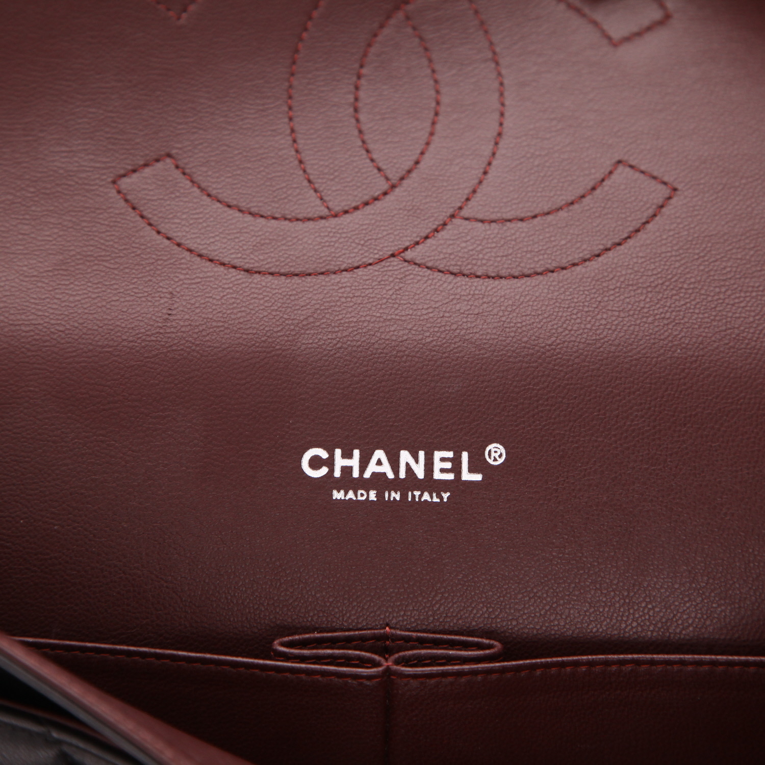 Sac bandoulière Chanel  Timeless Maxi Jumbo en cuir matelassé noir - Detail D2