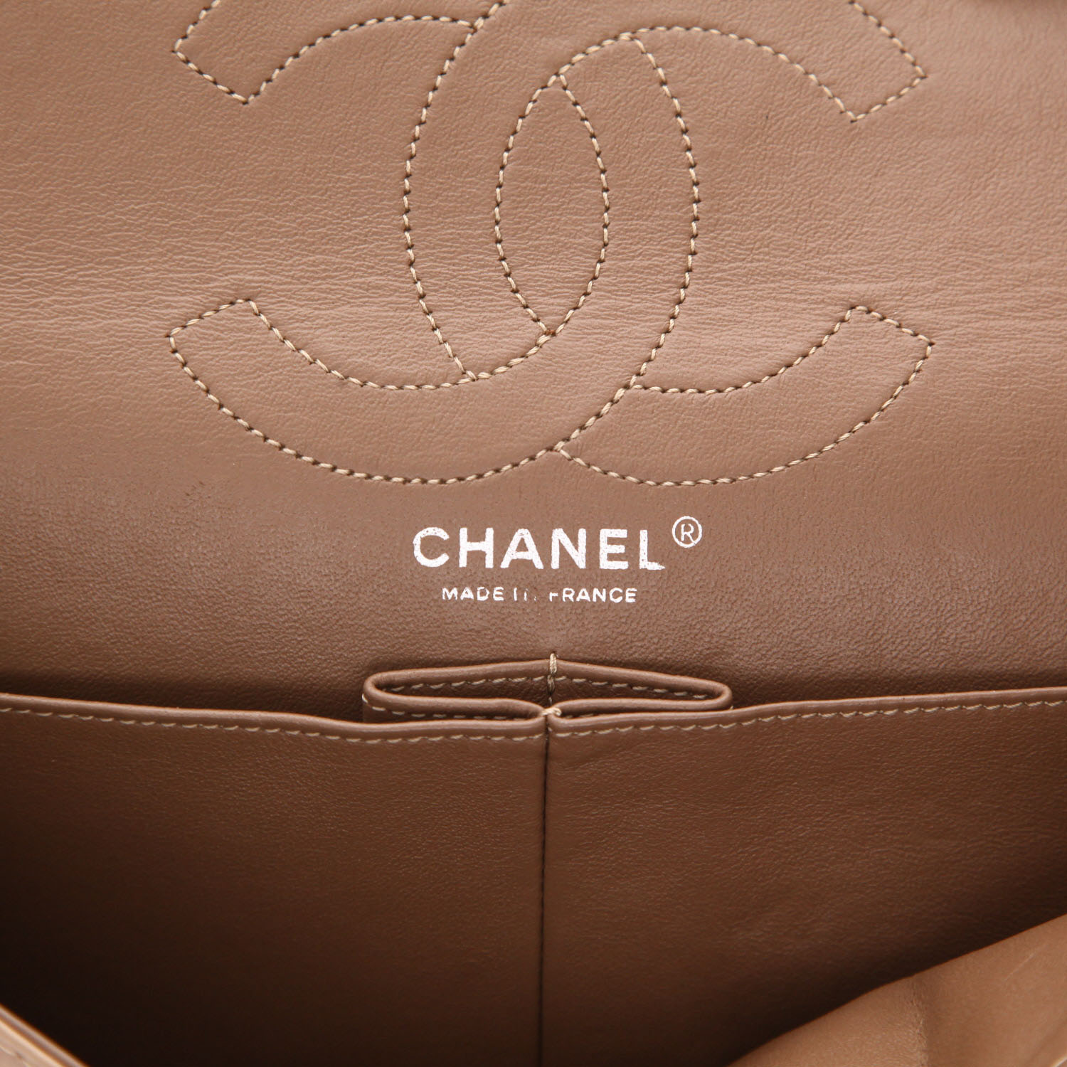 Sac bandoulière Chanel  2.55 grand modèle  en cuir matelassé marron-caramel - Detail D2