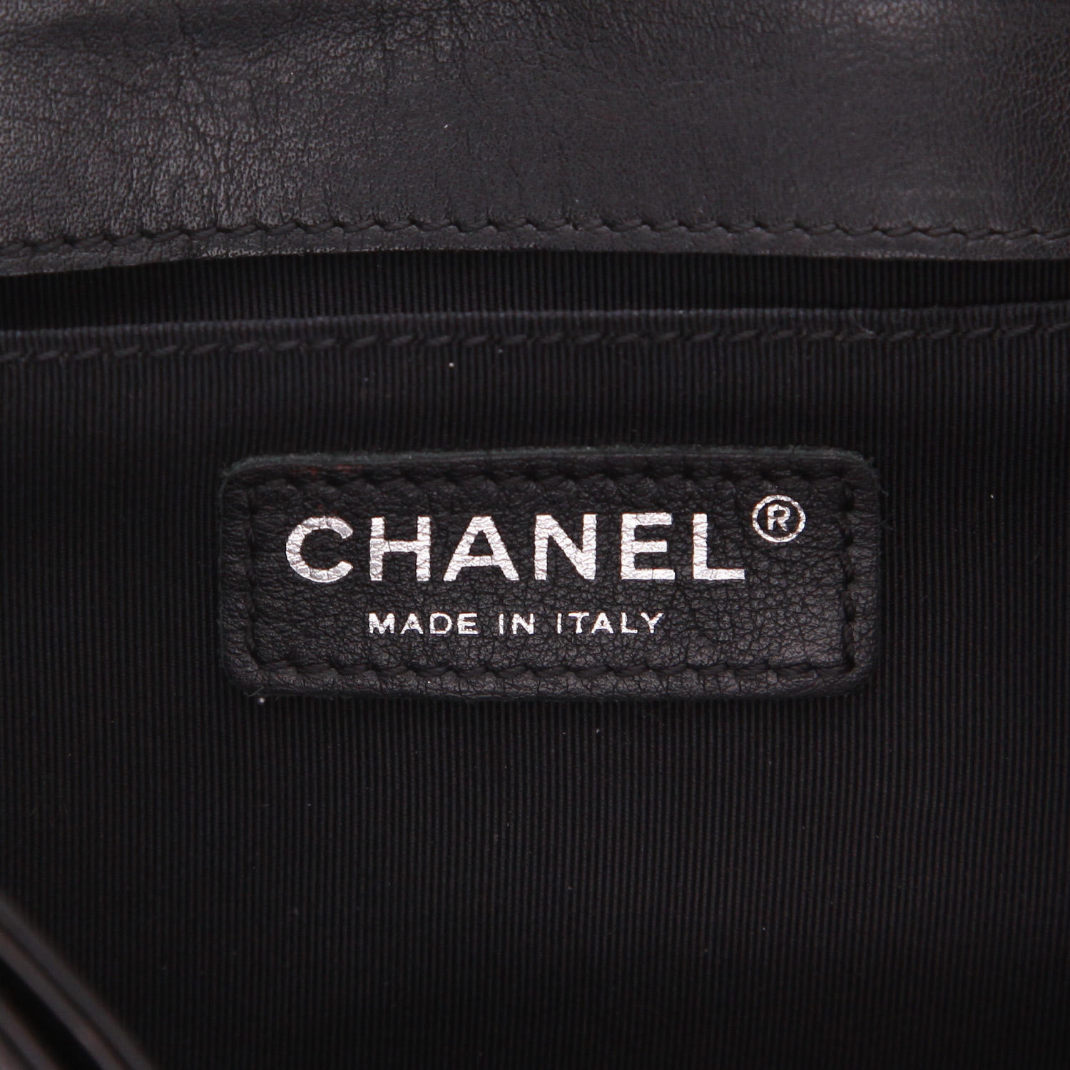 Borsa a tracolla Chanel  Boy in pelle trapuntata nera - Detail D2