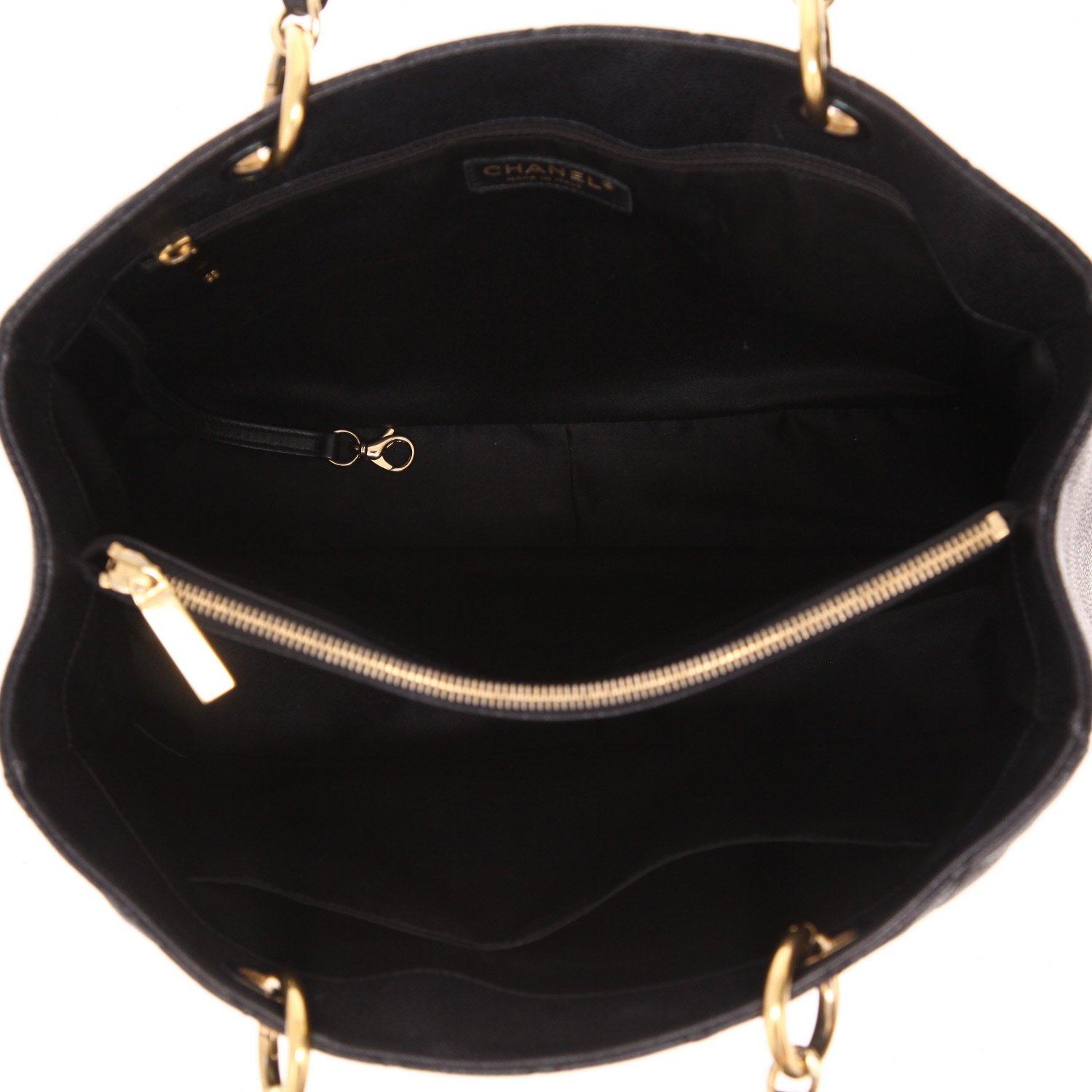 Bolso para llevar al hombro o en la mano Chanel  Shopping GST en cuero granulado acolchado negro - Detail D3