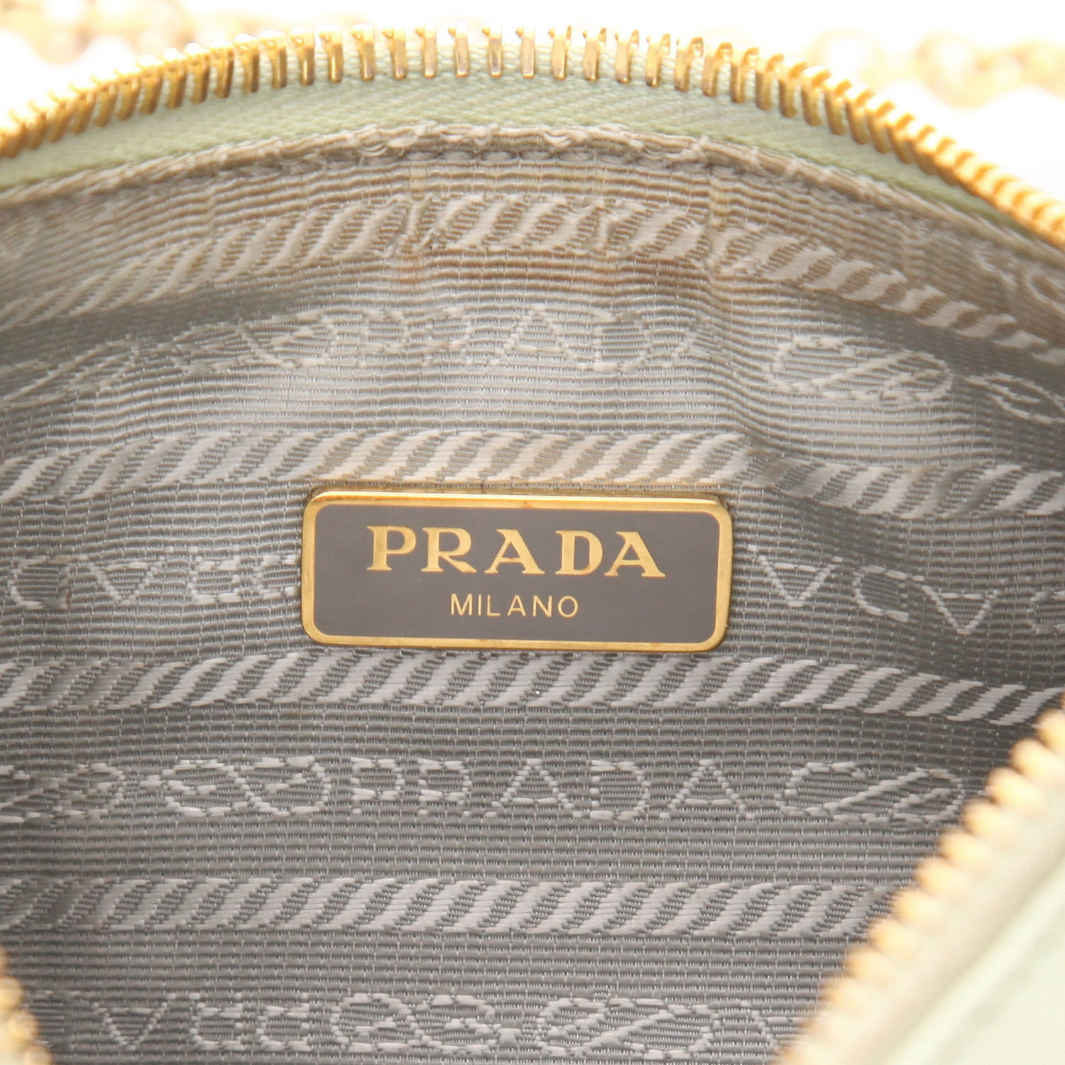 Sac bandoulière Prada  Re-Edition 2005 en cuir saffiano vert - Detail D2