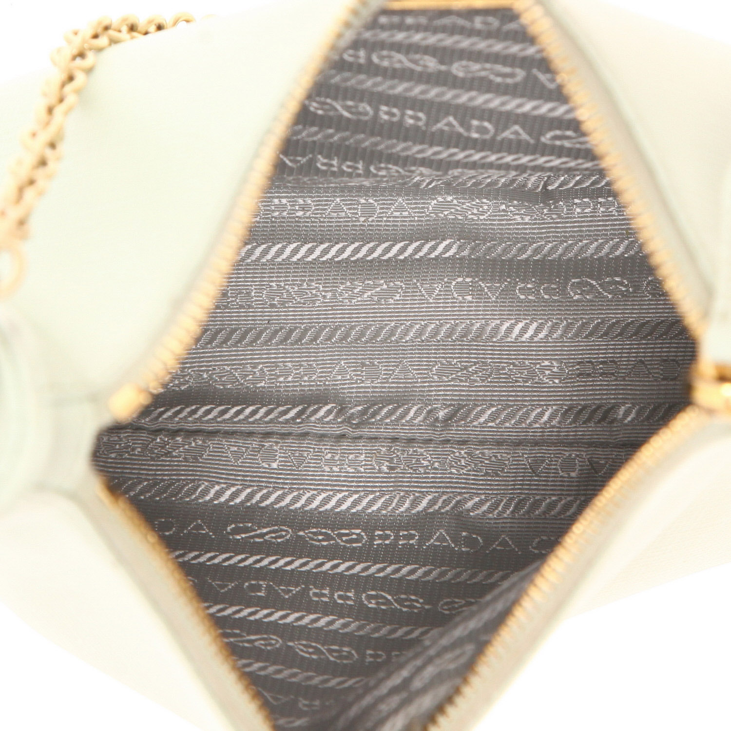 Bolso bandolera Prada  Re-Edition 2005 en cuero saffiano verde - Detail D3