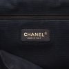 Sac cabas Chanel   en cuir matelassé noir - Detail D2 thumbnail