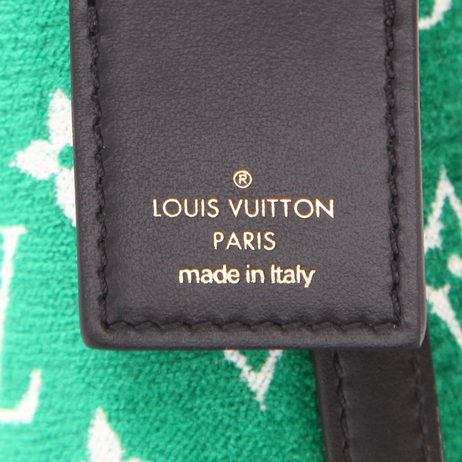 Louis Vuitton  Porte-Bouteille en velours monogram vert et cuir noir - Detail D2