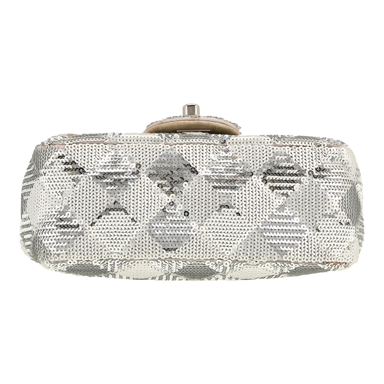 Chanel  Mini Timeless shoulder bag  in silver leather  and silver paillette - Detail D1