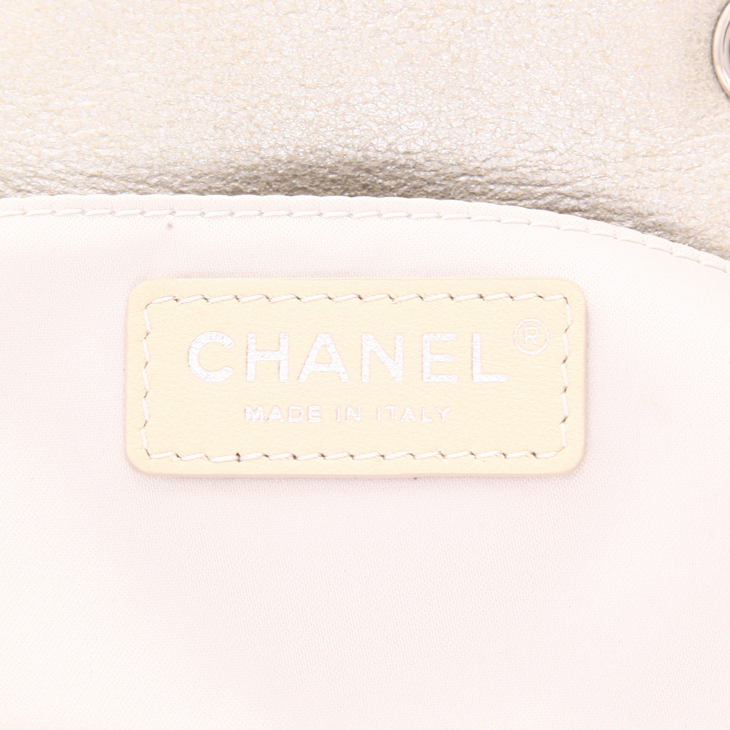 Chanel  Timeless Mini shoulder bag  in silver leather  and silver paillette - Detail D2