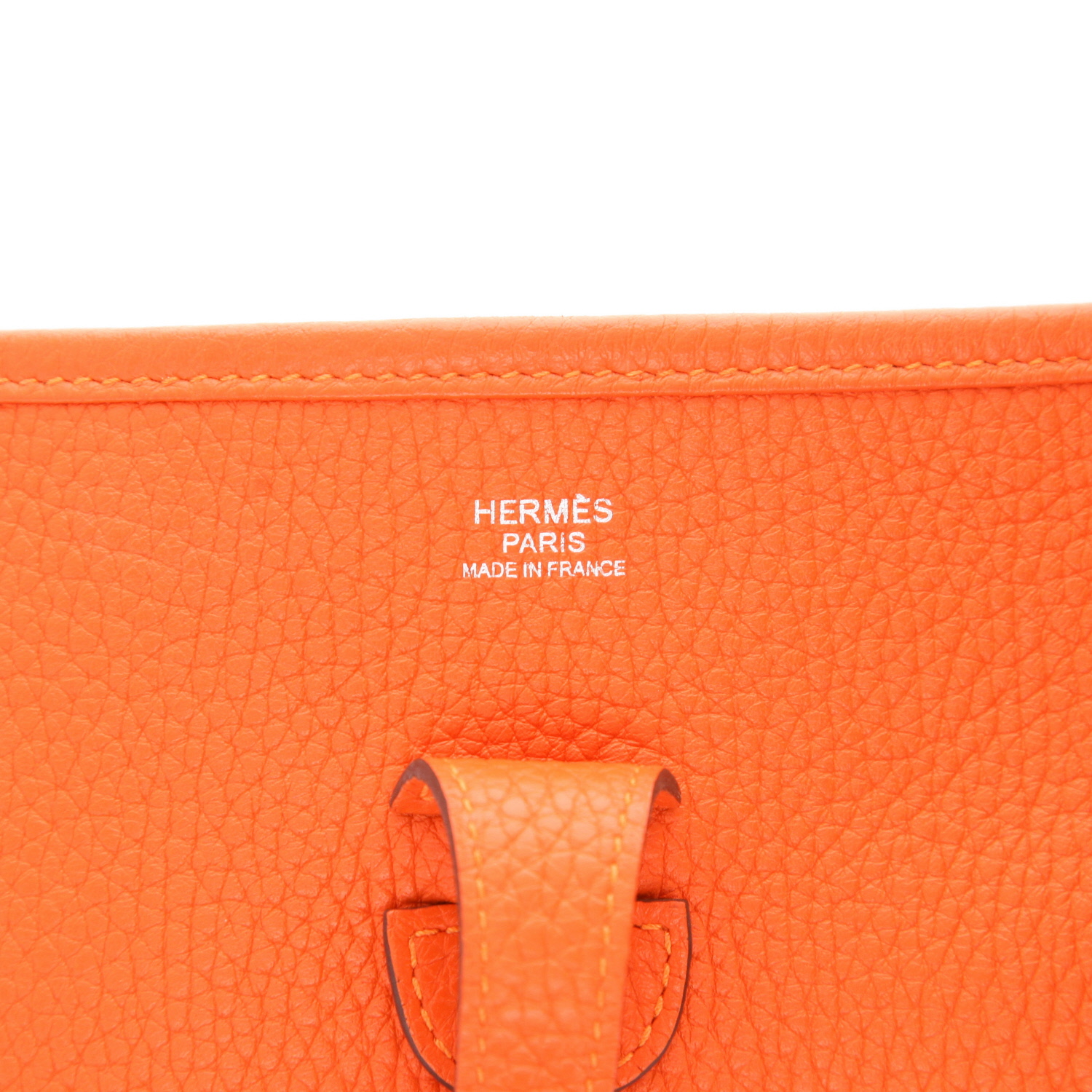Bolso bandolera Hermès  Evelyne III en cuero togo naranja - Detail D2