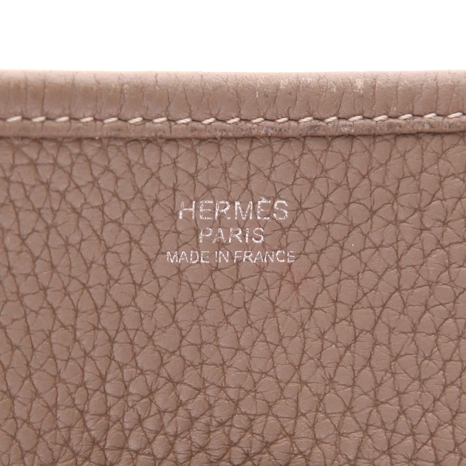 Sac bandoulière Hermès  Evelyne III en cuir togo étoupe - Detail D2