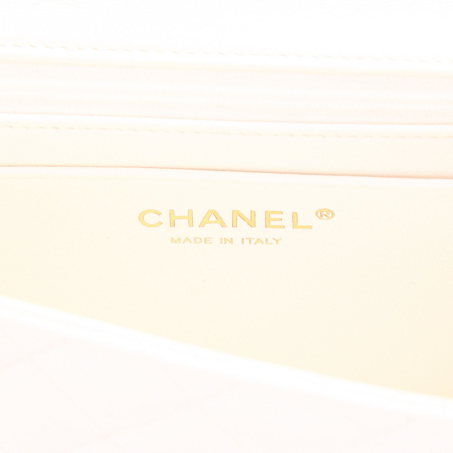 Chanel  Top Handle shoulder bag  in white quilted leather - Detail D2