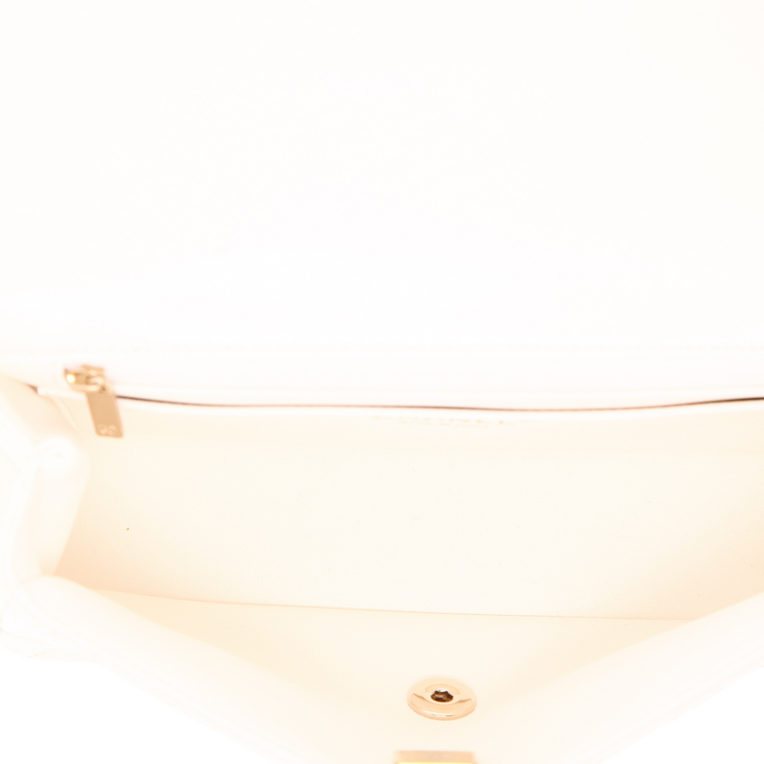 Bolso bandolera Chanel  Top Handle en cuero acolchado blanco - Detail D3